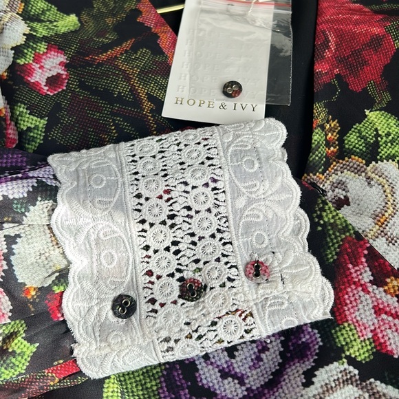Floral Mini Dress With Blouson Sleeve And Contrast Lace Cuff - Picture 6 of 8